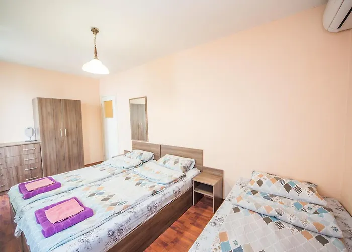 Apartment Summer Lazur - Sunny Flat With 2 Separate Burgas